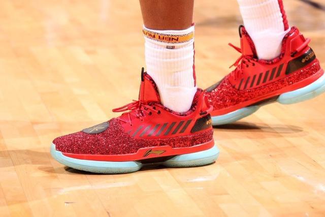 打破得分荒！李凯尔砍22分 仅靠他一人难赢球